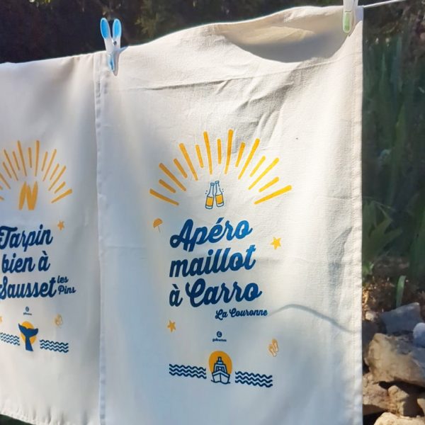 Torchon « Apéro Maillot à Carro, la Couronne » – idée cadeau qui sent bon les vacances – Image 4
